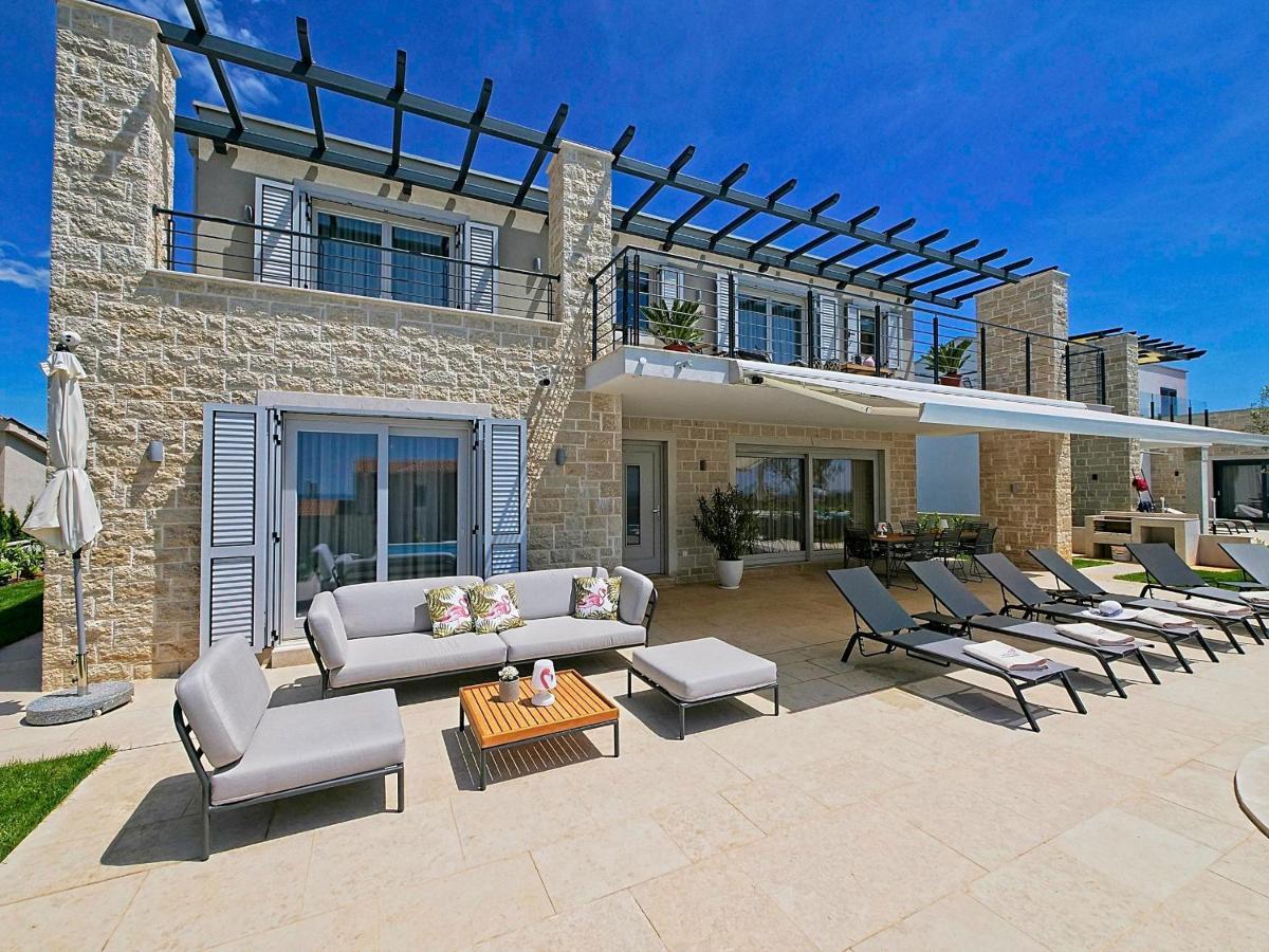 Villa Flamingo Kaštelir エクステリア 写真